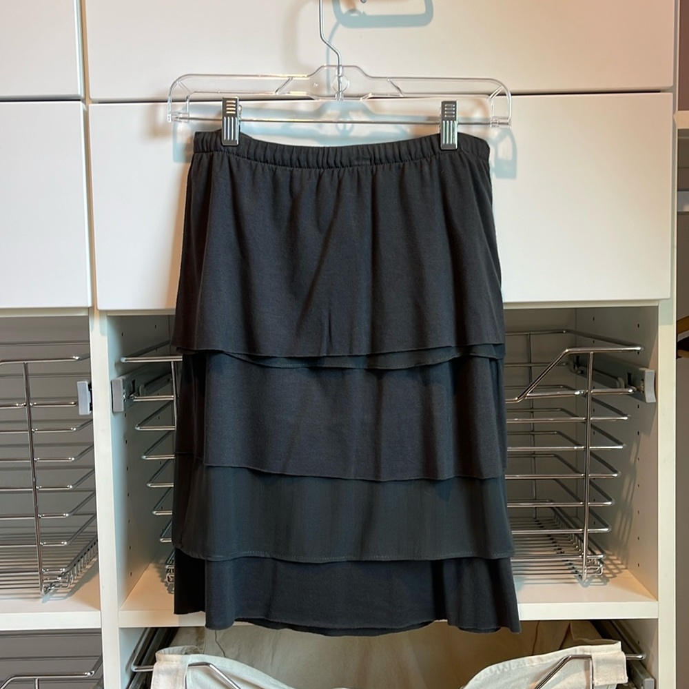 ISDA Gray Ruffle Skirt